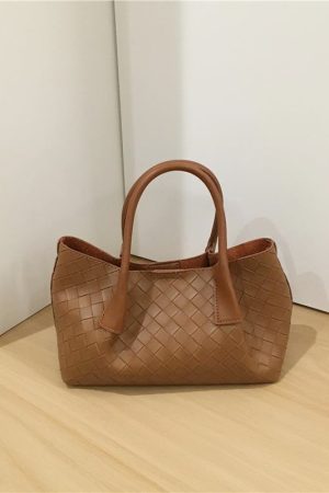 Elegant Woven Grass Basket Handbag - High-End Niche Design Shoulder Crossbody Tote Bag for Chic Fashion Lovers