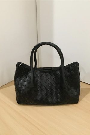 Elegant Woven Grass Basket Handbag - High-End Niche Design Shoulder Crossbody Tote Bag for Chic Fashion Lovers