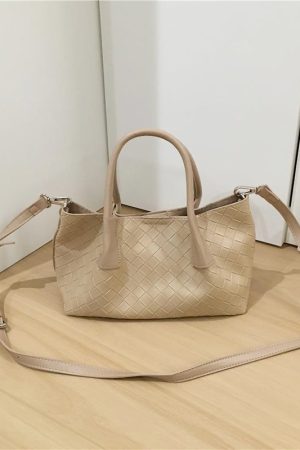 Elegant Woven Grass Basket Handbag - High-End Niche Design Shoulder Crossbody Tote Bag for Chic Fashion Lovers