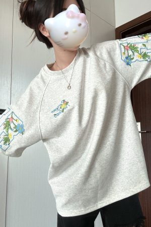 Embroidered Floral Letter Raglan Short Sleeve T-Shirt for Women - Summer Streetwear, High-End Couple Outfit, Trendy 90s Style Top