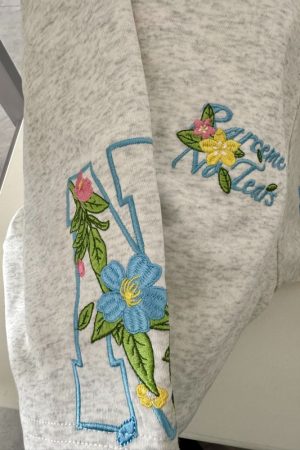 Embroidered Floral Letter Short Sleeve T-Shirt for Girls - Summer 2025 Trendy Raglan Top for Middle & High School Students