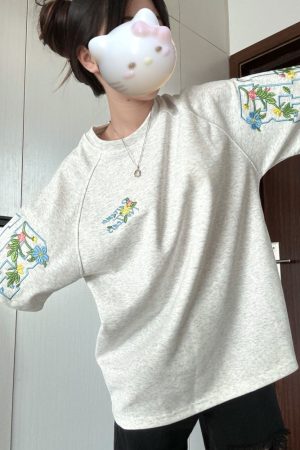 Embroidered Floral Letter Short Sleeve T-Shirt for Girls - Summer 2025 Trendy Raglan Top for Middle & High School Students