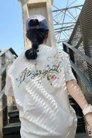 Embroidered Floral Rattan Short Sleeve T-Shirt for Women - Summer Trendy American Style High-End Straight Shoulder Top