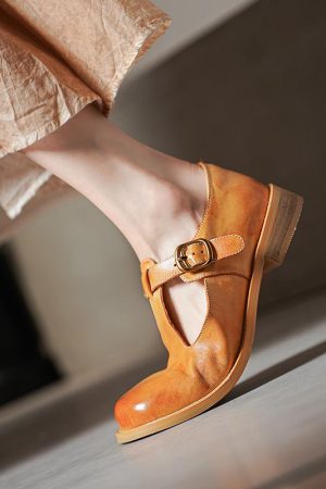 Exquisite Genuine Leather Round-Toe Flat Shoes in Washed Horse Leather - Italian Style Classic Footwear for Effortless Elegance