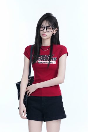 Fitted Red Short-Sleeve T-Shirt for Women - American Retro Style with Sit and Eat Until the Mountains Are Empty Print, Slimming Round Neck Design