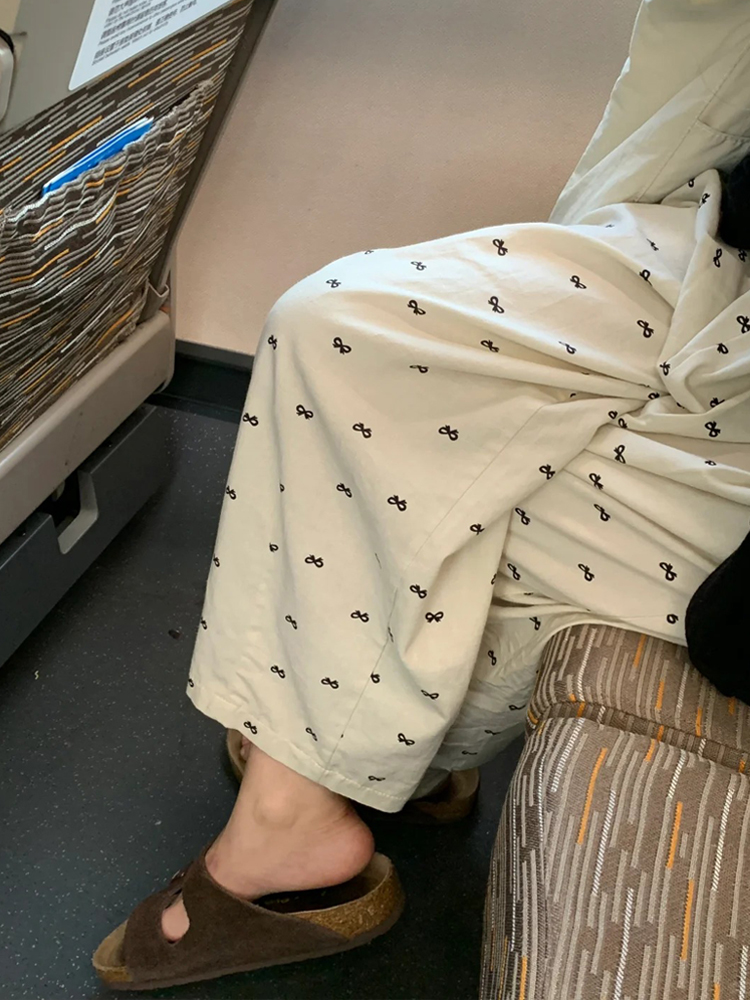 Flattering Floral Plus Size Wide-Leg Cropped Balloon Pants for Women - Casual Summer Style for Pear-Shaped Figures Flattering Floral Plus Size Wide-Leg Cropped Balloon Pants for Women - Casual Summer Style for Pear-Shaped Figures