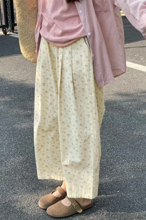 Flattering Floral Plus Size Wide-Leg Cropped Balloon Pants for Women - Casual Summer Style for Pear-Shaped Figures