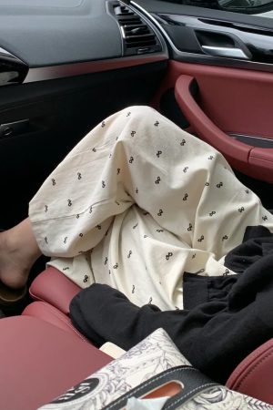 Flattering Floral Plus Size Wide-Leg Cropped Balloon Pants for Women - Casual Summer Style for Pear-Shaped Figures