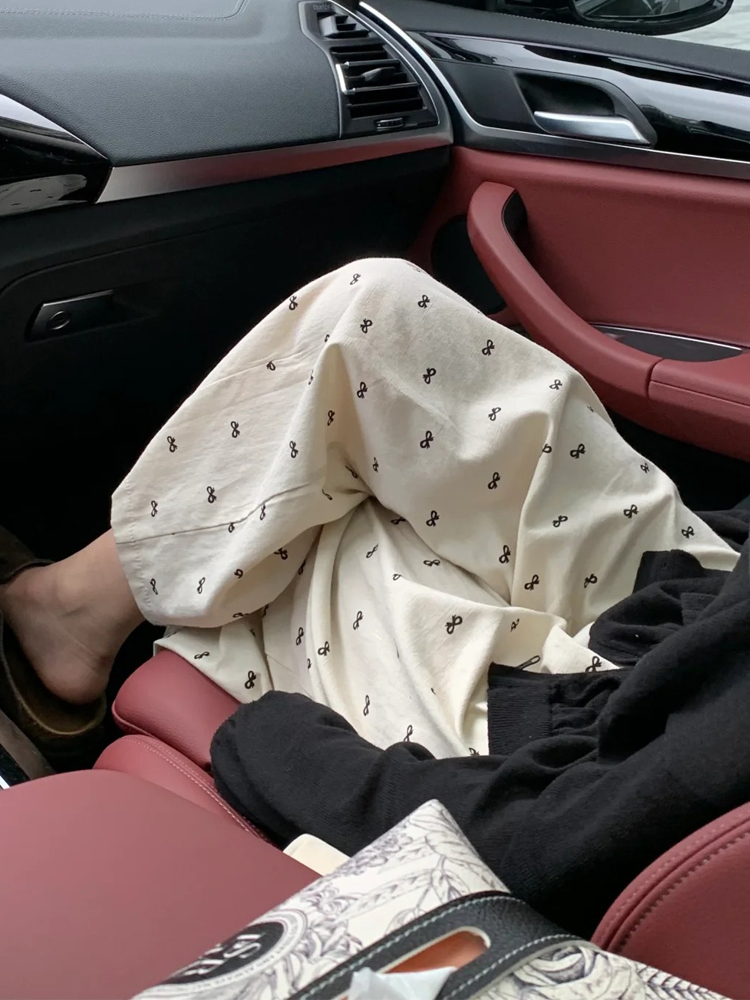 Flattering Floral Plus Size Wide-Leg Cropped Balloon Pants for Women - Casual Summer Style for Pear-Shaped Figures Flattering Floral Plus Size Wide-Leg Cropped Balloon Pants for Women - Casual Summer Style for Pear-Shaped Figures