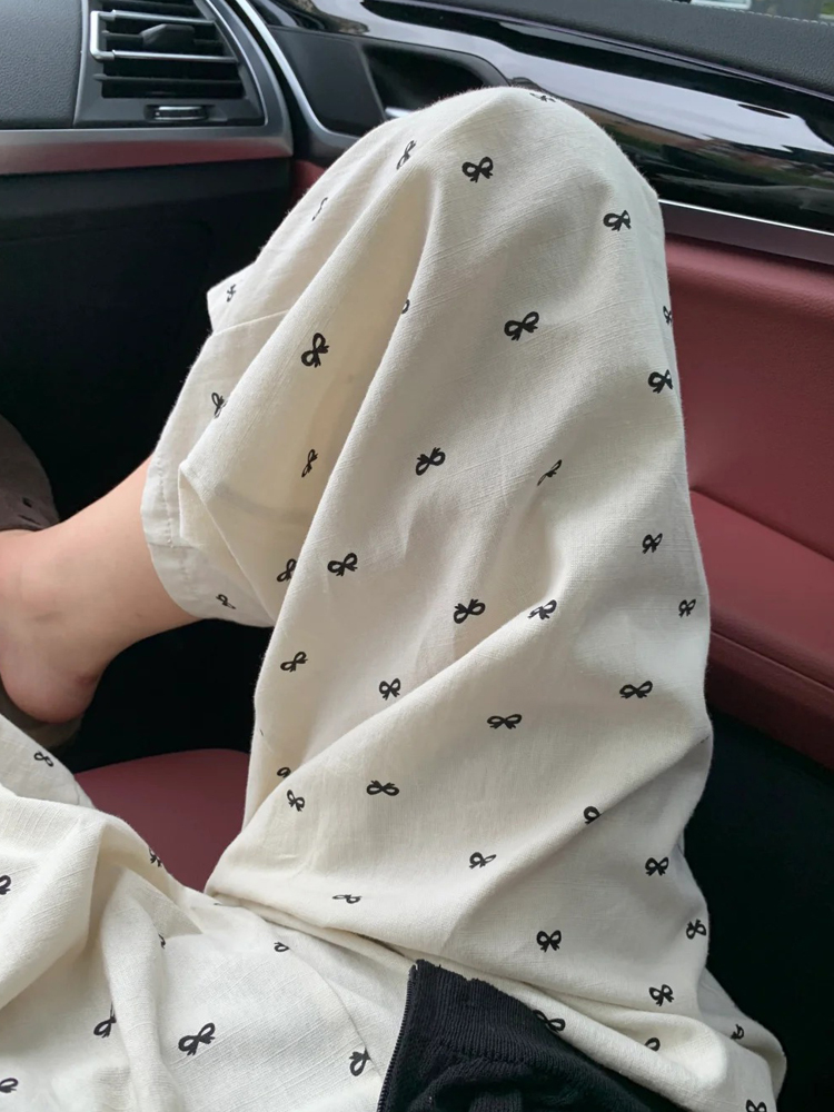 Flattering Floral Plus Size Wide-Leg Cropped Balloon Pants for Women - Casual Summer Style for Pear-Shaped Figures Flattering Floral Plus Size Wide-Leg Cropped Balloon Pants for Women - Casual Summer Style for Pear-Shaped Figures