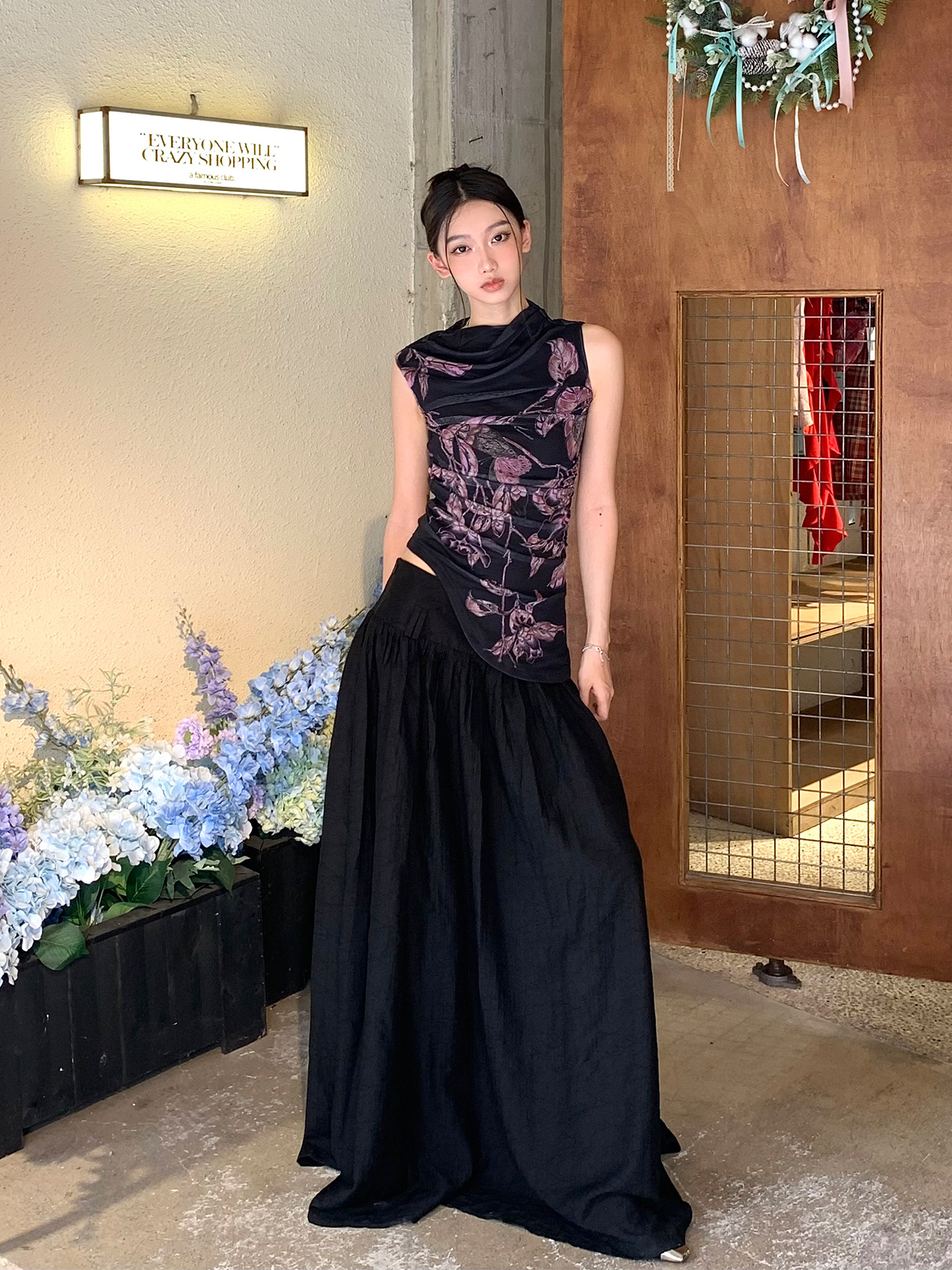 Floral Elastic Mesh Vest Top with Wrinkled Slim Fit for a Desert Island Night, Perfect for Y2K and Current Trends Floral Elastic Mesh Vest Top with Wrinkled Slim Fit for a Desert Island Night, Perfect for Y2K and Current Trends