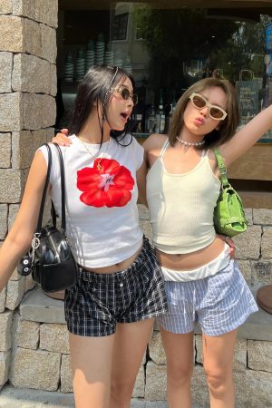 Floral Korean Style Short-Sleeve T-Shirt - Lightweight Slim-Fit Cotton Top for a Youthful Look