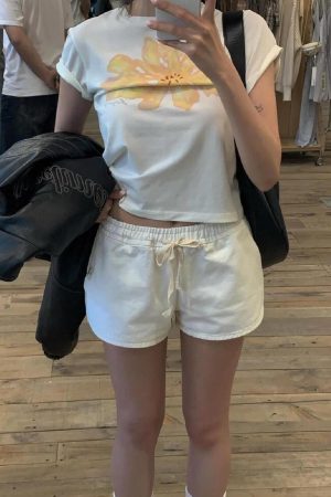 Floral Korean Style Short-Sleeve T-Shirt - Lightweight Slim-Fit Cotton Top for a Youthful Look