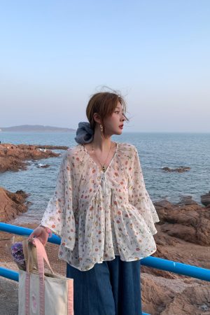 Floral Long Sleeve Chiffon Shirt for Women - Vintage 90s Style Loose Bell Sleeve Sun Protection Top