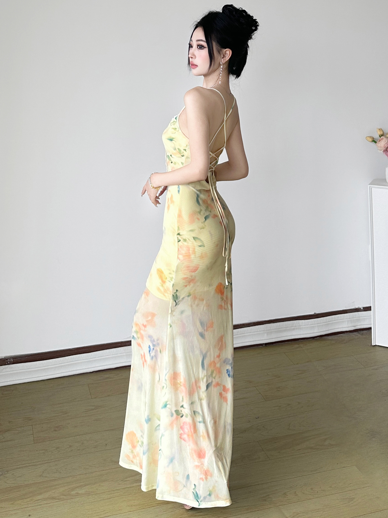 Floral Mesh Mermaid Long Dress - Women's Lace V-Neck Fishbone Waist-Defining Vacation Dress in South France Garden Style Floral Mesh Mermaid Long Dress - Women's Lace V-Neck Fishbone Waist-Defining Vacation Dress in South France Garden Style