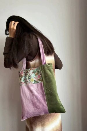 Floral Patchwork Velvet Tote Bag - Vintage Large-Capacity Commuter Shoulder Handbag for Casual Everyday Use