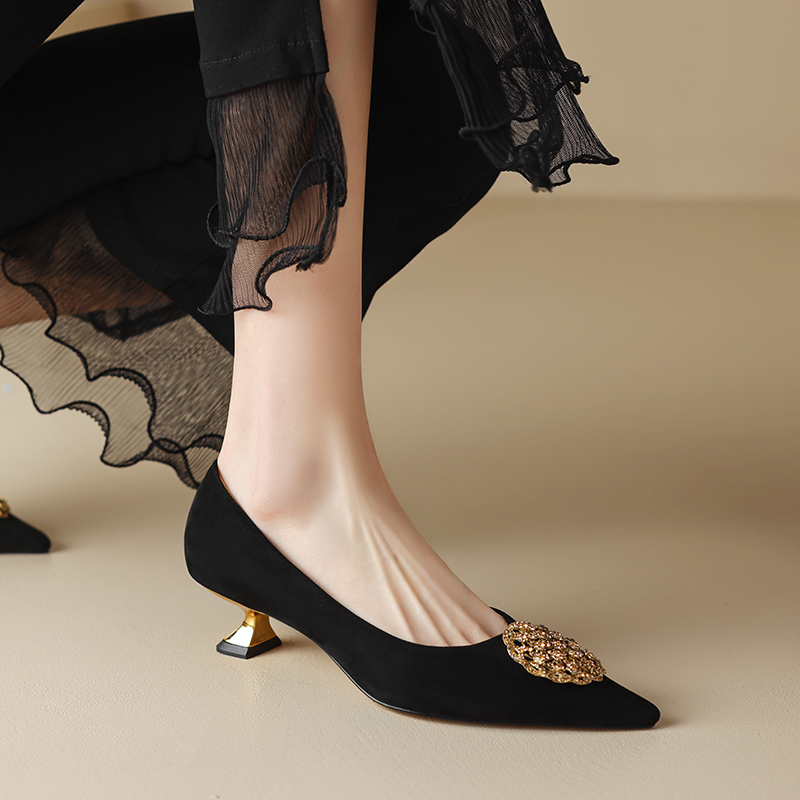 Floral Pointed Toe Flats for Women - Genuine Leather, Retro Style, Thin High Heels, 2025 Fashion Trend Floral Pointed Toe Flats for Women - Genuine Leather, Retro Style, Thin High Heels, 2025 Fashion Trend