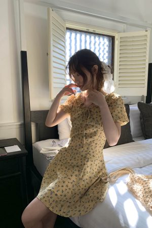 Floral Ruffled V-Neck Dress for Women, Tie Waist-Cinching, Mid-Length A-Line, Perfect for 2025 Spring and Summer Fashion