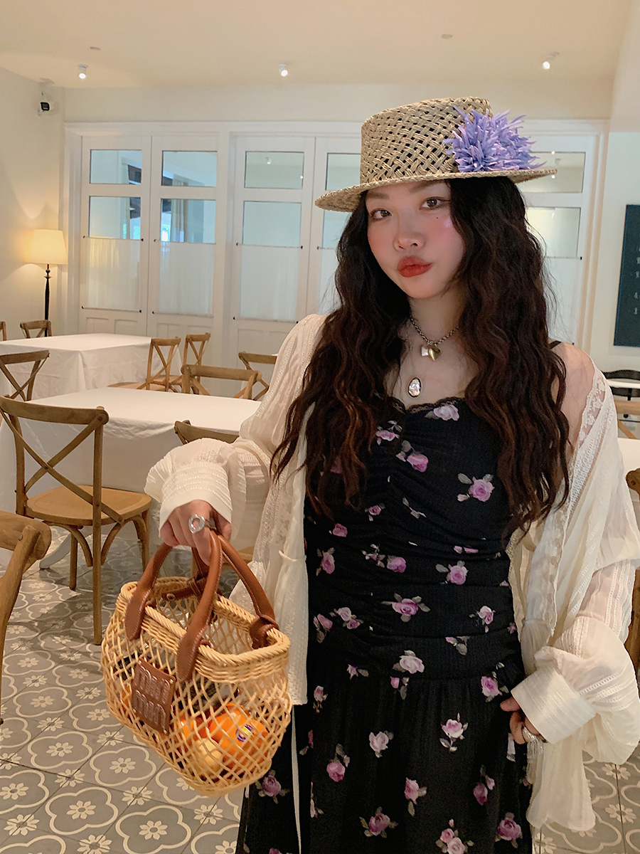 Floral Spaghetti Strap Plus Size Dress for Women – Summer 2025 Slimming Design, Flattering for Curvy Figures, Trendy and Stylish Floral Spaghetti Strap Plus Size Dress for Women – Summer 2025 Slimming Design, Flattering for Curvy Figures, Trendy and Stylish