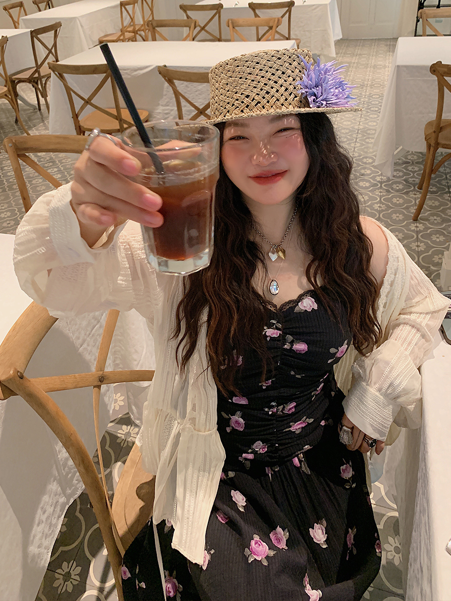 Floral Spaghetti Strap Plus Size Dress for Women – Summer 2025 Slimming Design, Flattering for Curvy Figures, Trendy and Stylish Floral Spaghetti Strap Plus Size Dress for Women – Summer 2025 Slimming Design, Flattering for Curvy Figures, Trendy and Stylish