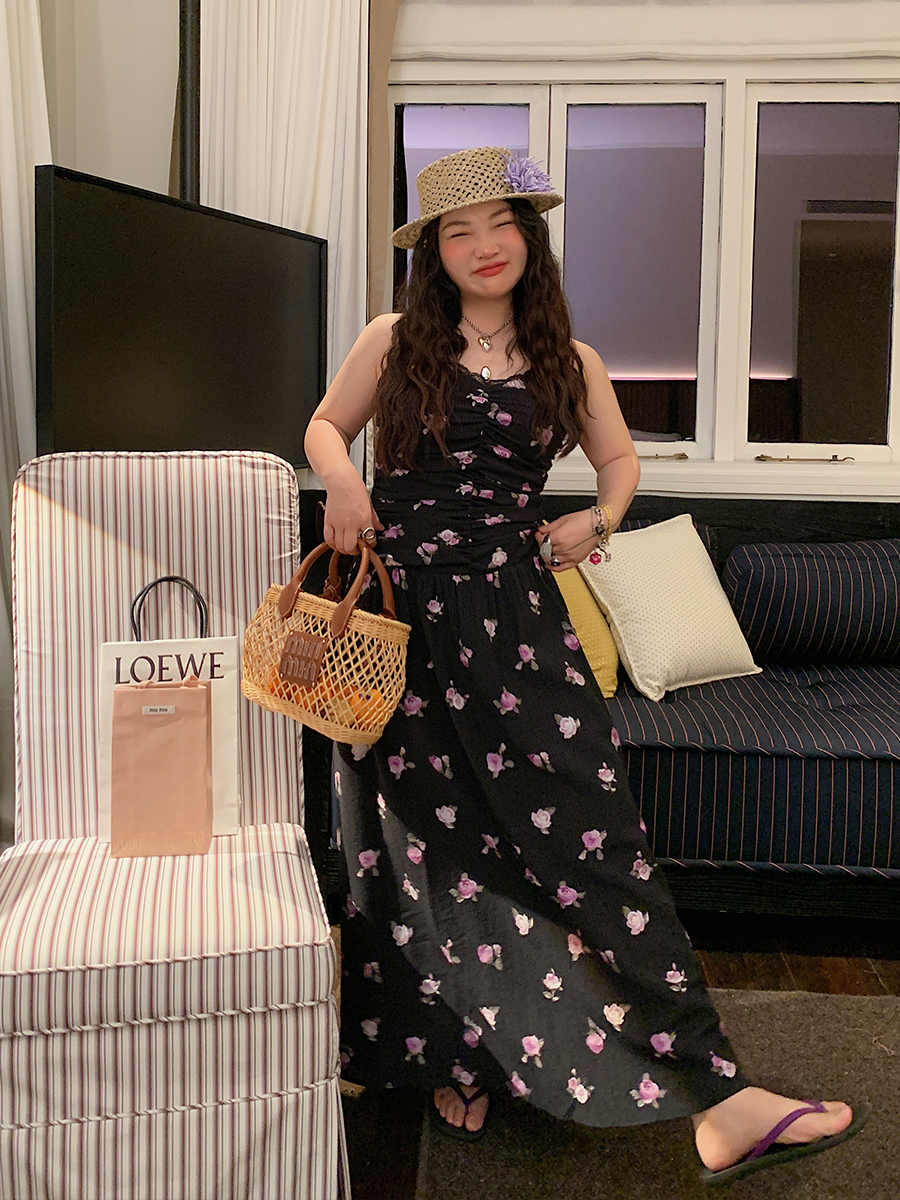 Floral Spaghetti Strap Plus Size Dress for Women – Summer 2025 Slimming Design, Flattering for Curvy Figures, Trendy and Stylish Floral Spaghetti Strap Plus Size Dress for Women – Summer 2025 Slimming Design, Flattering for Curvy Figures, Trendy and Stylish