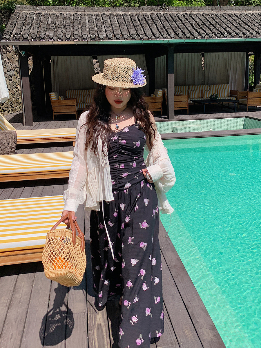 Floral Spaghetti Strap Plus Size Dress for Women – Summer 2025 Slimming Design, Flattering for Curvy Figures, Trendy and Stylish Floral Spaghetti Strap Plus Size Dress for Women – Summer 2025 Slimming Design, Flattering for Curvy Figures, Trendy and Stylish