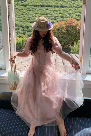 Floral V-Neck Dress for Women, Thin Gauze, Waist-Cinched, Summer 2025, Unique French Style, Elegant Floral Print, Fashion Trend