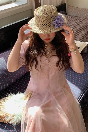 Floral V-Neck Dress for Women, Thin Gauze, Waist-Cinched, Summer 2025, Unique French Style, Elegant Floral Print, Fashion Trend