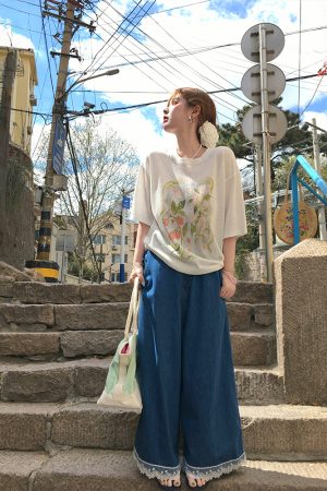 Flower Wish Berry Print White Linen Bamboo Short Sleeve T-Shirt for Women - Summer Loose Fit Vintage Style Top