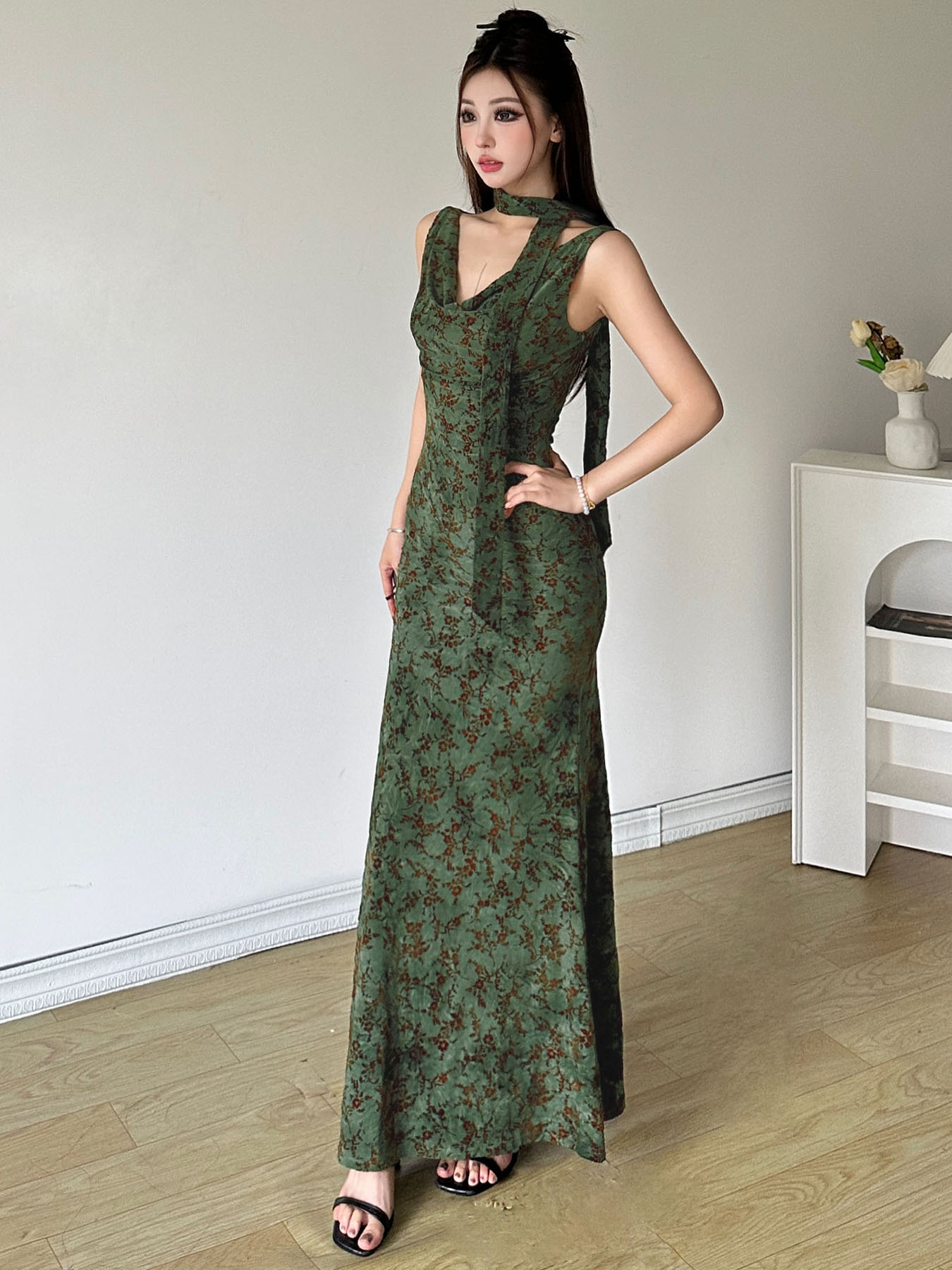 Flowing Collar Fishtail Long Dress for Women in Green Pine - Body-Hugging Chinese Style with Ancient Rhyme Design Flowing Collar Fishtail Long Dress for Women in Green Pine - Body-Hugging Chinese Style with Ancient Rhyme Design