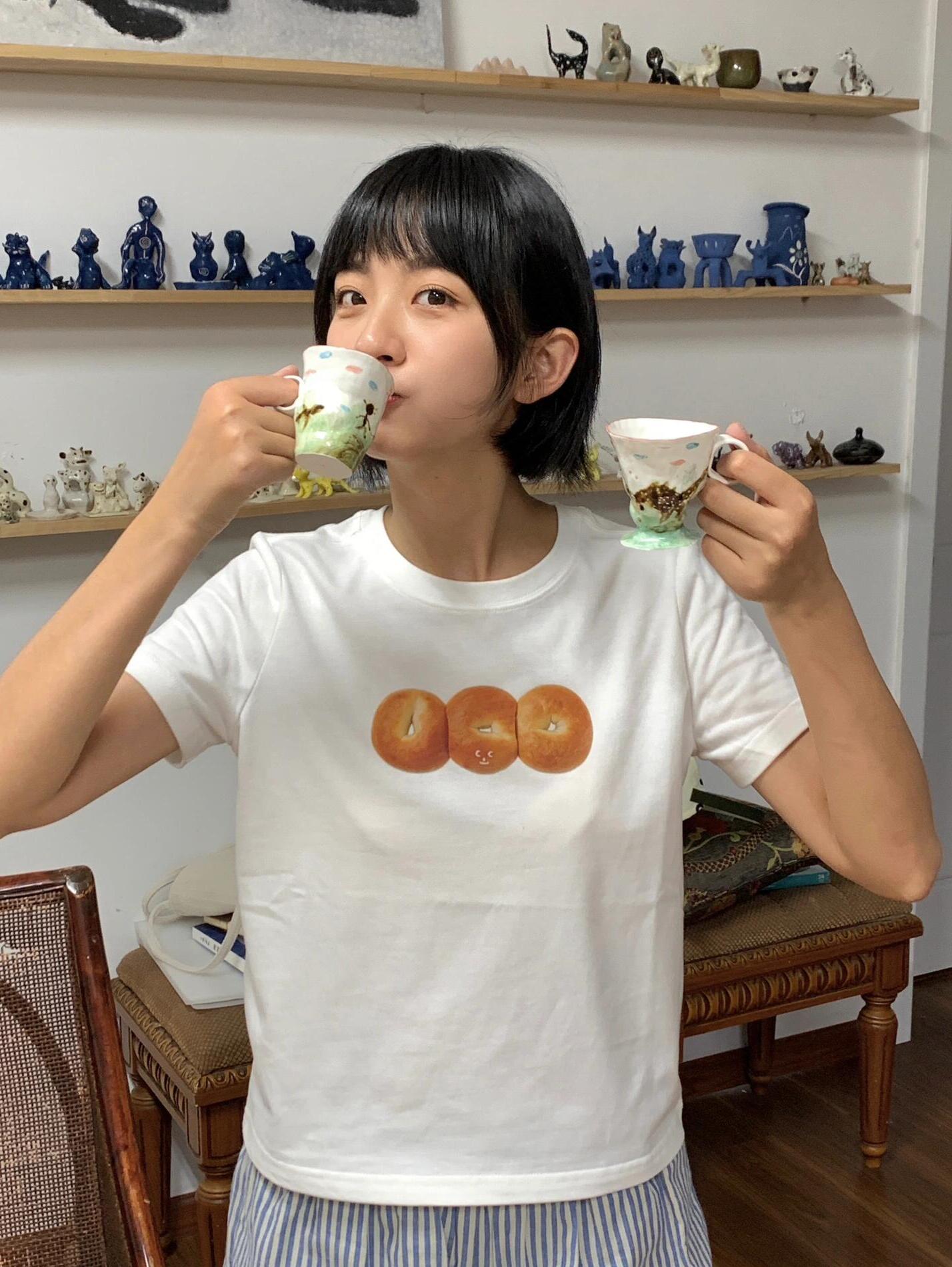 French Bread Print Shoulder-Baring Short Sleeve Top - Slim Fit Pure Cotton Fashion Tee for 25SS, Trendy Casual Wear French Bread Print Shoulder-Baring Short Sleeve Top - Slim Fit Pure Cotton Fashion Tee for 25SS, Trendy Casual Wear