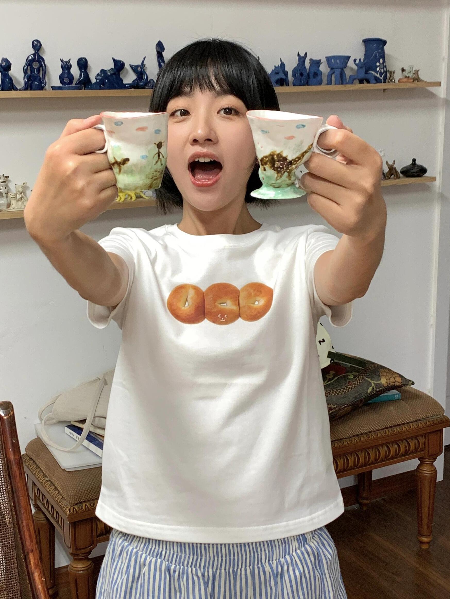 French Bread Print Shoulder-Baring Short Sleeve Top - Slim Fit Pure Cotton Fashion Tee for 25SS, Trendy Casual Wear French Bread Print Shoulder-Baring Short Sleeve Top - Slim Fit Pure Cotton Fashion Tee for 25SS, Trendy Casual Wear