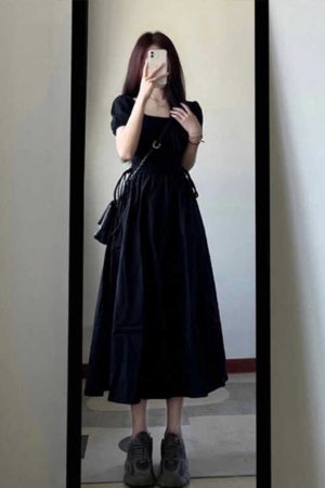 French Hepburn-Style Mid-Length Black Dress - Square Neck, Waist-Cinching, Elegant Casual Summer Dress for Women