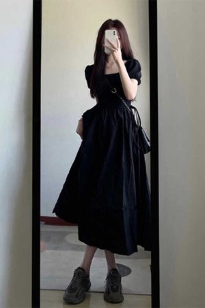 French Hepburn-Style Mid-Length Black Dress - Square Neck, Waist-Cinching, Elegant Casual Summer Dress for Women