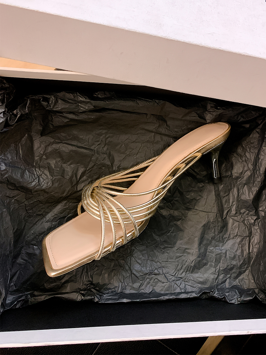 French Square-Toe Sheepskin Cross Strap High-Heeled Sandals for Women - Elegant Open-Toe Roman Style for Outdoor Wear French Square-Toe Sheepskin Cross Strap High-Heeled Sandals for Women - Elegant Open-Toe Roman Style for Outdoor Wear