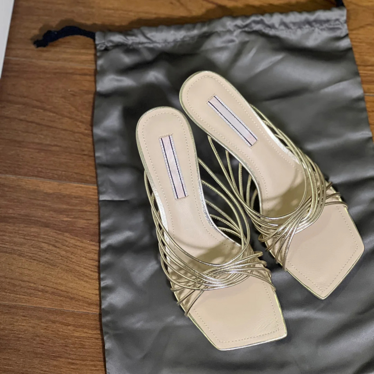 French Square-Toe Sheepskin Cross Strap High-Heeled Sandals for Women - Elegant Open-Toe Roman Style for Outdoor Wear French Square-Toe Sheepskin Cross Strap High-Heeled Sandals for Women - Elegant Open-Toe Roman Style for Outdoor Wear