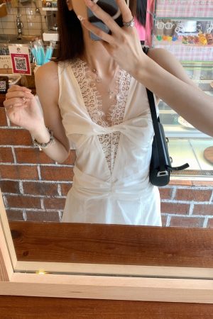 French Summer V-Neck Lace Dress Women's A-Line Vintage Slim Long Dress - Elegant 90s Inspired Style