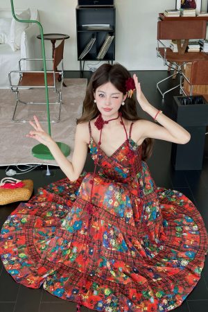 French Vintage Floral Long Dress with V-Neck and Spaghetti Straps - Summer Vacation Style Inspired by 90s and Y2K Fashion