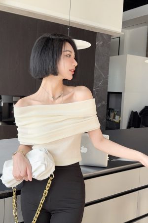 French Vintage Off-Shoulder Short Sleeve Knitted Top for Women - Light Fabric Slim-Fit Versatile Base Layer for Spring and Summer