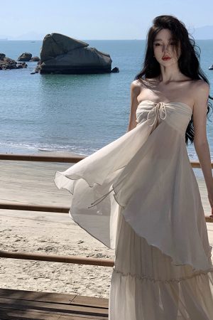 French Vintage Sexy Strapless Halter Dress with Flowing Long Skirt for Seaside Vacation - Boho Chic Summer Style