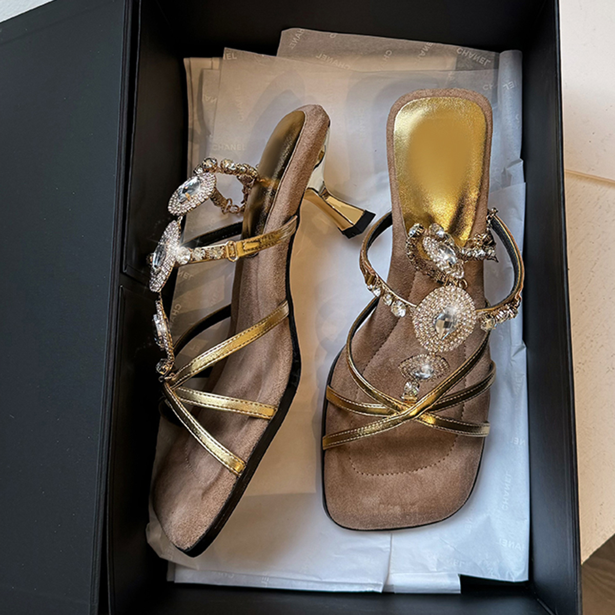 French Vintage Sheepskin High-Heeled Roman Sandals for Women - Summer Rhinestone One-Strap Genuine Leather Square-Toe Design French Vintage Sheepskin High-Heeled Roman Sandals for Women - Summer Rhinestone One-Strap Genuine Leather Square-Toe Design