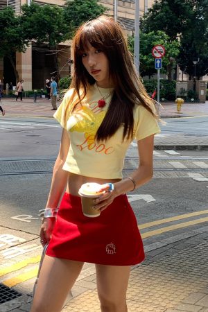 Fruit Print Fitted Waist Short Sleeve T-Shirt for Women - Trendy Slim Crop Top for Summer Style