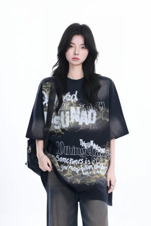 Gradient Pink Oversized Short Sleeve T-Shirt for Women - Trendy American High Street Style with Sit and Eat Until the Mountains Are Empty Design