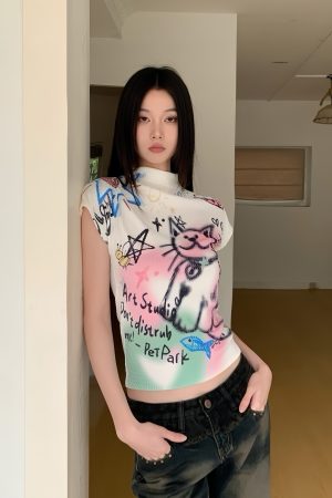 Graffiti Cat Short Sleeve T-Shirt - Textured Knit, Slim Fit, Niche Design, 2024 Early Spring Collection, Trendy Street Style