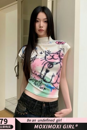 Graffiti Cat Short Sleeve T-Shirt - Textured Knit, Slim Fit, Niche Design, 2024 Early Spring Collection, Trendy Street Style