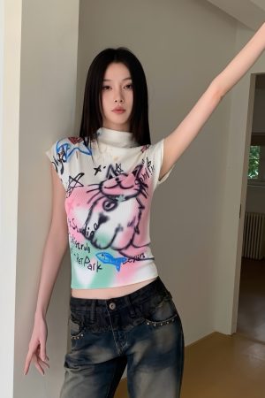 Graffiti Cat Short Sleeve T-Shirt - Textured Knit, Slim Fit, Niche Design, 2024 Early Spring Collection, Trendy Street Style