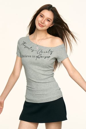 Gray Off-Shoulder Short Sleeve T-Shirt for Women - Slim Fit American Style Top for Summer 2025, Trendy Casual Wear