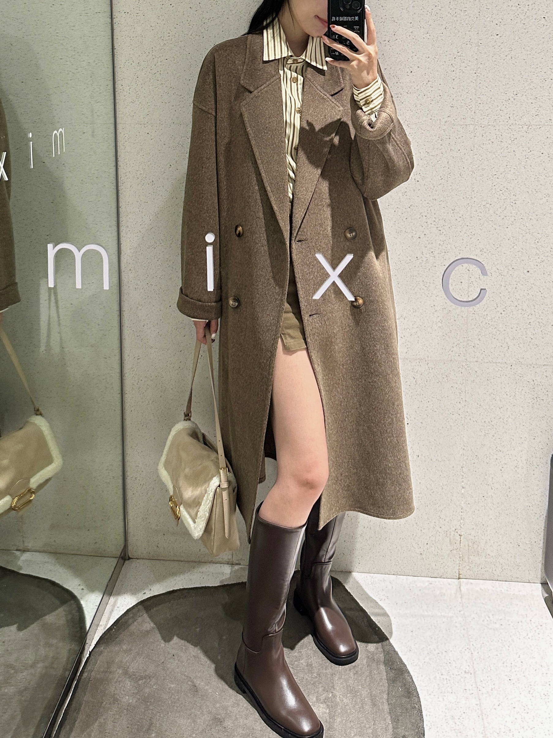 Gray Reversible Cashmere Coat for Women - High-End Woolen Jacket, Mid-Length, Korean Style, Autumn Winter 2024 Fashion Gray Reversible Cashmere Coat for Women - High-End Woolen Jacket, Mid-Length, Korean Style, Autumn Winter 2024 Fashion