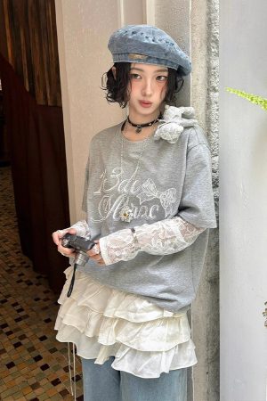 Gray Short Sleeve Women's Summer Lace Spliced Round Neck T-Shirt - Loose Casual Top for a Relaxed, Effortless Look