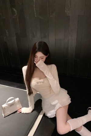 Halter Neck Slim Fit Vest Top with Built-In Chest Pad - Stylish Heavy-Duty Design for a Chic Look